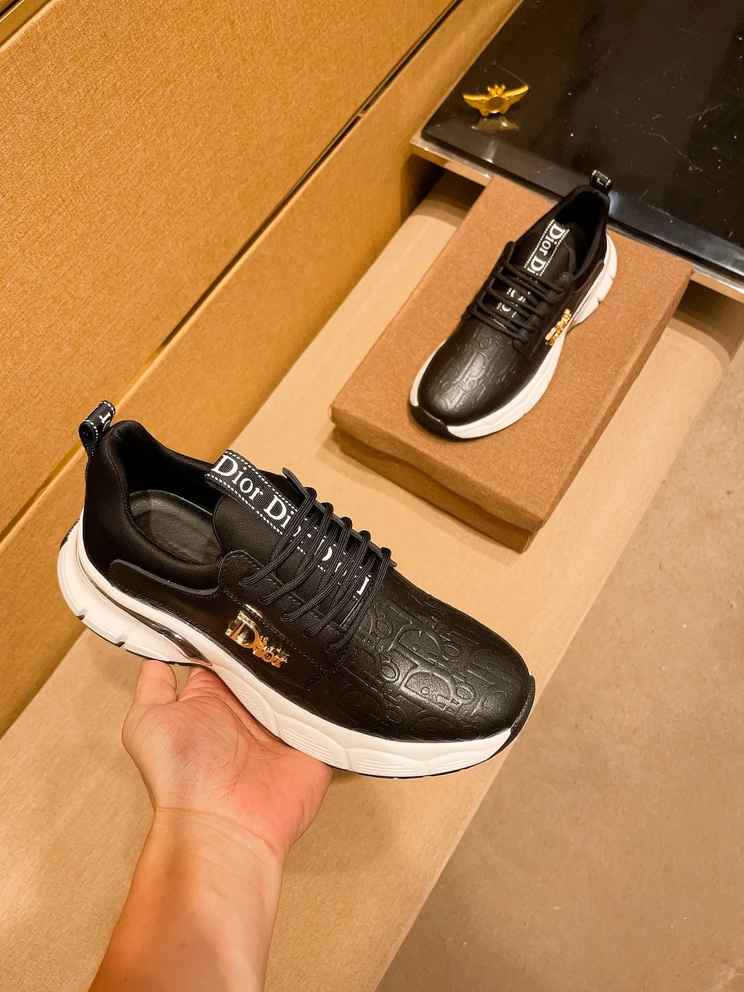 Men's shoes💰 440💰 [Dior] Men's high-end brand of shoes official website 1:1 latest masterpiece: the upper is made of Italian imported first-layer cowhide with a comfortable and breathable lining ➕original non-slip and wear-resistant outsole🔥, making walking more convenient and comfortable! An exclusive new model, a stunning work, a beautiful 1:1 replica [color] compared to the official quality! Create a fashionable personality to set off your uniqueness! A must-have for trendy men! Classic 🔥Size: 38-44 Color: 🔥 2⃣️colors available🔥.